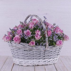 Ροζ Τριαντάφυλλα σε Καλάθι - δώρο για γέννηση